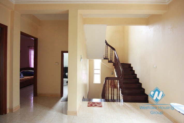 Garden house with 4 bedrooms for rent in Tay Ho area 